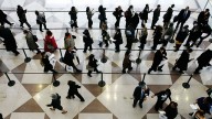 A line of job applicants snakes through a ropeline to attend the CUNY Big Apple Job Fair Friday in New York. March 2009. (AP Photo/Mark Lennihan)