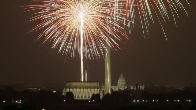 Fireworks light up the sky over the National Mall in Washington Friday, July 4, 2008.(AP Photo/Luis M. Alvarez)