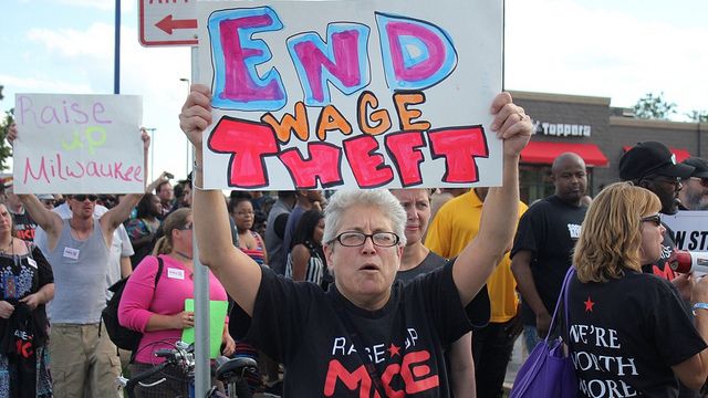 Workers in Milwaukee strike for $15 per hour, Aug. 1, 2013. (Image: Wisconsin Jobs Now.)