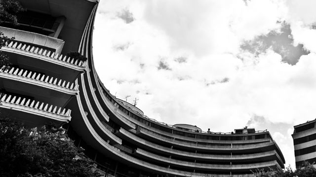 Characteristic architecture of the Watergate complex (Photo: Florian Hirzinger /wikimedia CC 3.0)