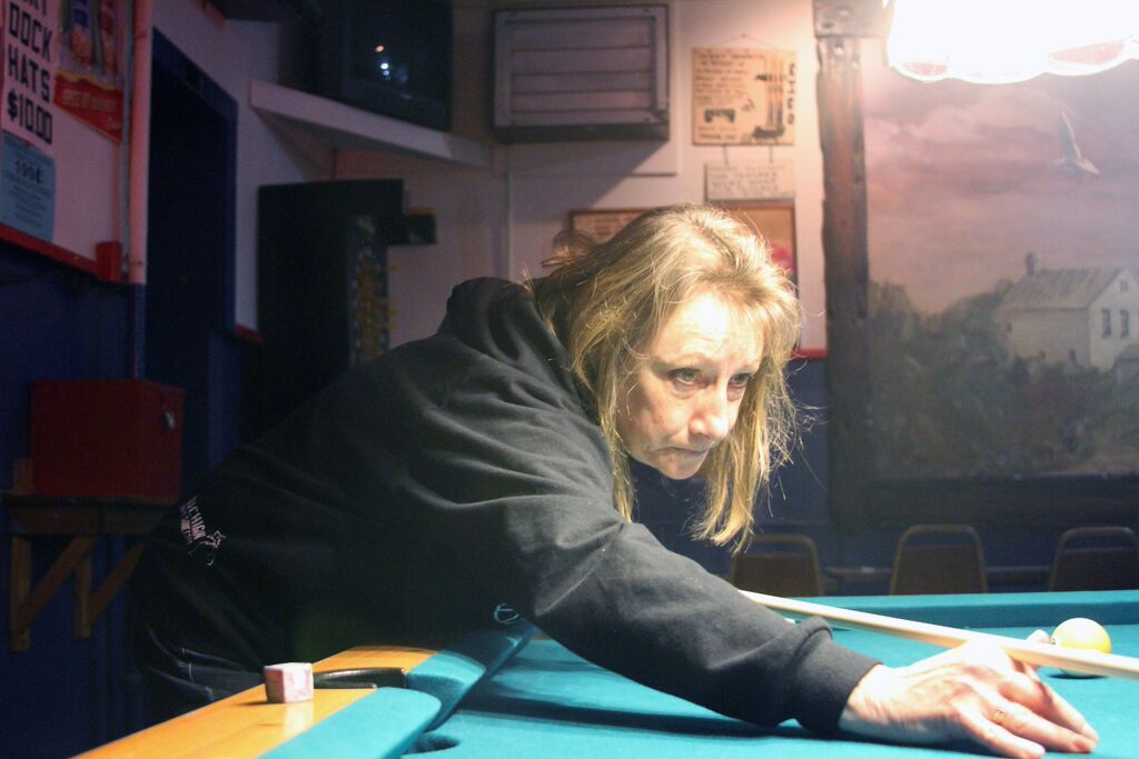 The bartender of the Dry Dock plays pool with other regulars. (Photo by Eduardo García), Detroit, water