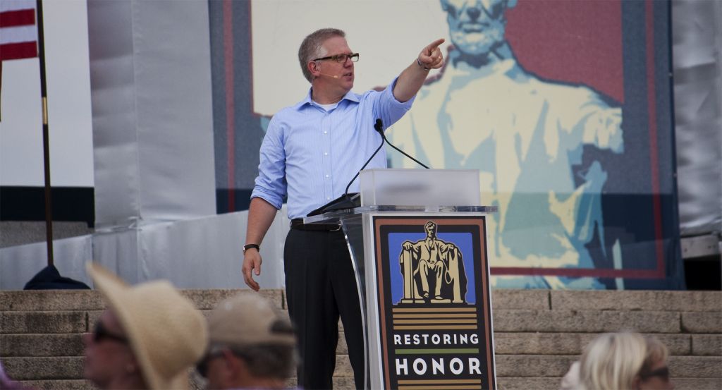 Glenn Beck speaking to the crowd during the rally (Luke X. Martin / Flickr CC 2.0)