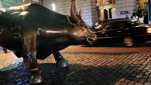 The iconic Wall Street bull is viewed in the early hours of the morning on June 4, 2015 in New York City. (Photo by Spencer Platt/Getty Images)
