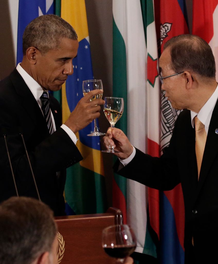 President Barack Obama toasts UN Secretary General Ban Ki-Moon at a luncheon for world leaders during the 71st annual United Nations (UN) General Assembly at UN headquarters in New York, on Tuesday, Sept. 20, 2016. (Photographer: Peter Foley/Pool via Bloomberg)
