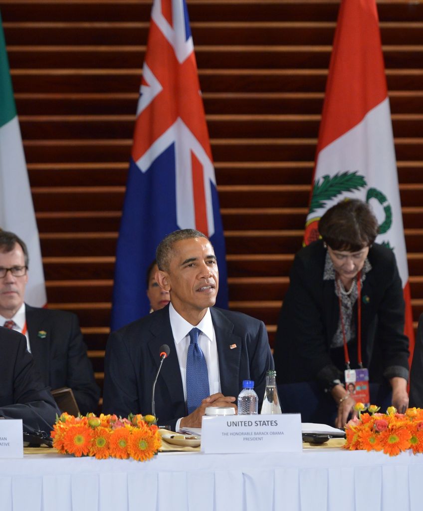President Obama, US Trade Representative Mike Froman (l) and Singapore Prime Minister Lee Hsien Loong during a meeting with leaders from the Trans-Pacific Partnership. (MANDEL NGAN/AFP/Getty Images)