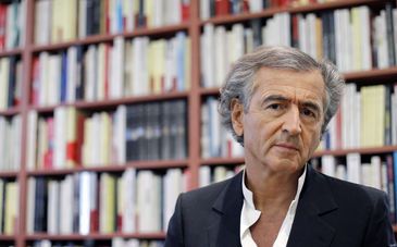 French writer and philosopher Bernard-Henri Levy poses on November 8, 2011 in Paris. AFP PHOTO / PATRICK KOVARIK