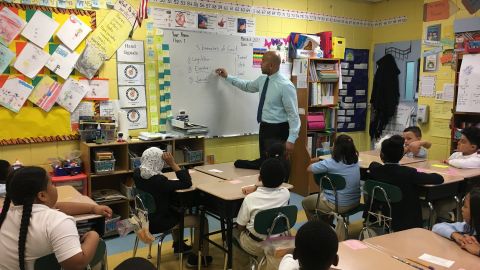 On March 8, 2017, Bronx Borough President Ruben Diaz Jr. visited with students at the Family Life Academy Charter School to teach a civics class and about the political process and how to be more engaged their community. Diaz gave third-grade students a lesson on how different aspects of government work. “You are never too young to learn how government works or to get involved in your community,” he said. (Photo by Ruben Diaz Jr./ flickr CC 2.0)