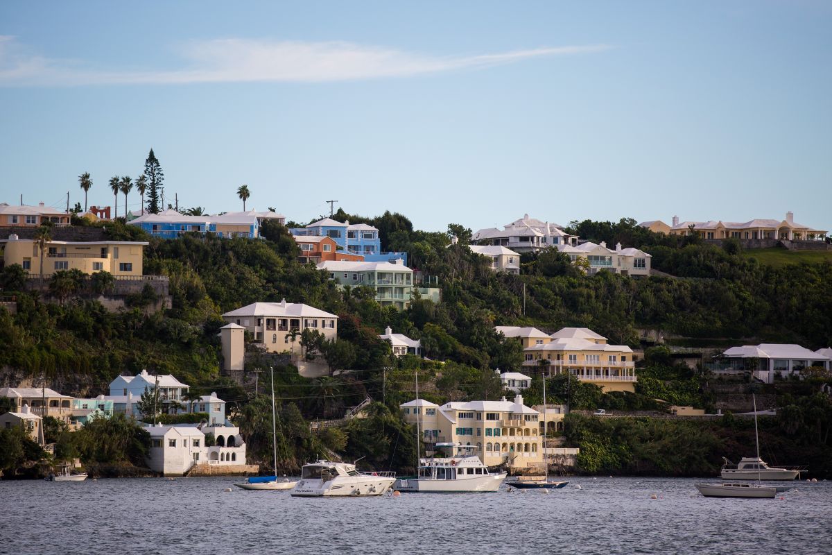 http://billmoyers.com/story/need-confront-billionaires-paradise social preview image